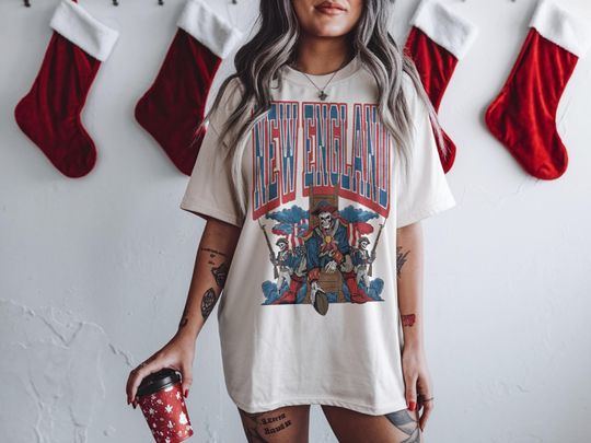 Discover Retro New England Football Shirt, Vintage Patriots Tee, Retro 90s Game Day T-Shirt, Old School Football Merch