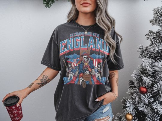 Discover Comfort colors New England Football Shirt, Retro Patriots Tee, 90s Vintage Game Day Sunday Football T-Shirt