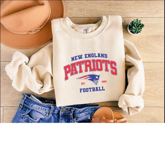 Vintage New England Patriots Crewneck Sweatshirt, Gray Football Graphic Pullover