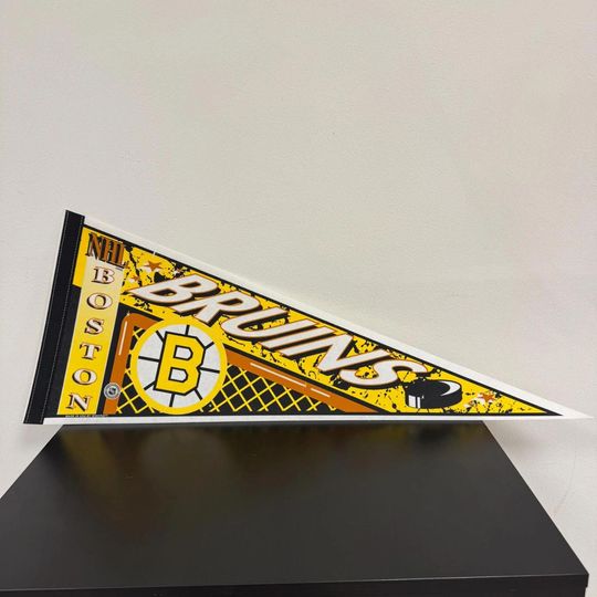 Boston Bruins NHL vintage pennant from 1990s