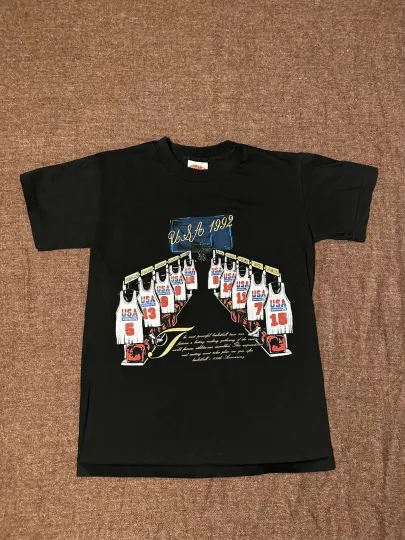 Discover USA 1992 Vintage Dream Team Mens Black T-shirt basketball nba Olympics