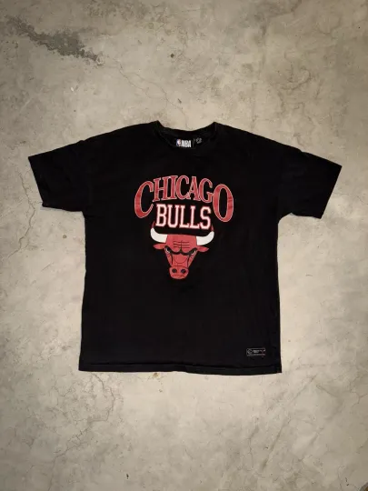 Vintage Y2K Chicago Bulls T-shirt Basketball NBA Mens Size XS Black Red Tee