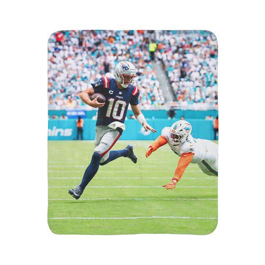 Drake Maye Sherpa Fleece Blanket, Gifts for New England Patriots Fans