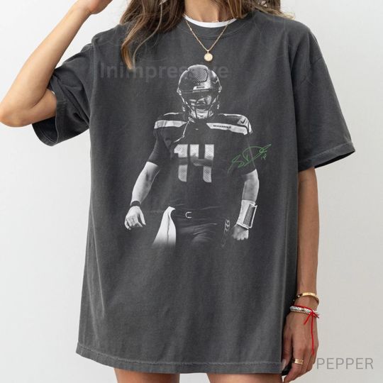 Discover Vintage 90s Sam Darnold Graphic Tee Sports Fan T-Shirt Game Day shirt