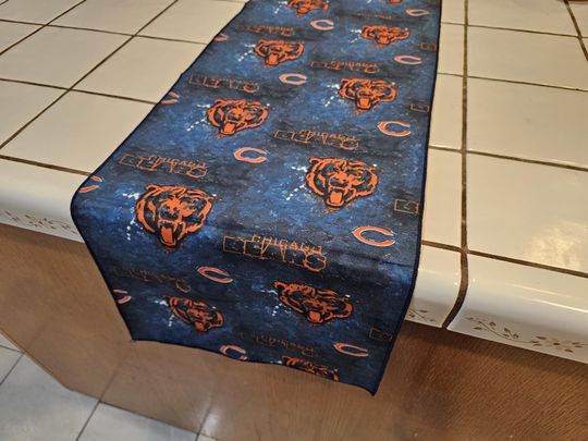 Chicago Bears Table Runner / Home Dining Table Dcor / Sports Events / Holidays and Parties / Tailgate / Football Fans