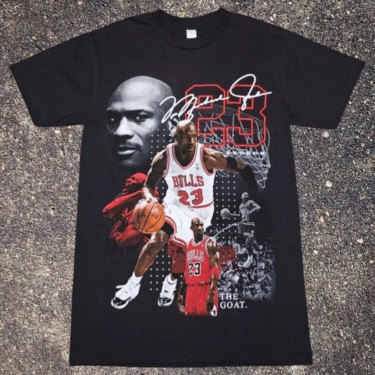 Michael Jordan 'The GOAT' T-Shirt - Iconic Bulls #23 Dunk Photo,  Basketball Aesthetic, Trendy Fan Apparel for NBA Enthusiasts