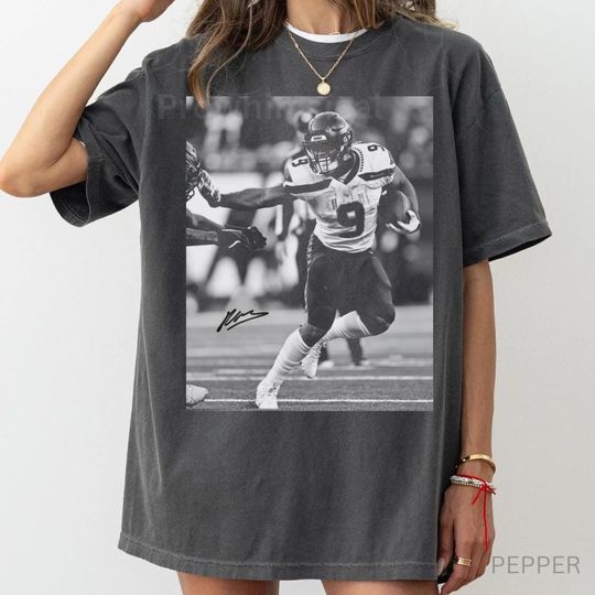Discover Vintage Football T-Shirt: Kenneth Walker III Game Day Unisex Tee Fan Gift