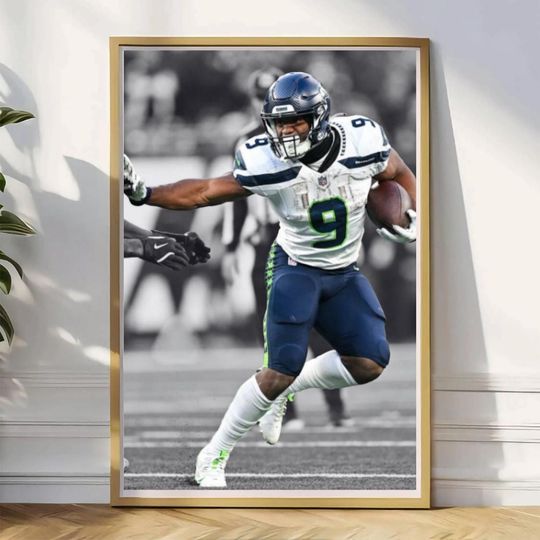 Discover Vintage 90s Football Poster: Kenneth Walker III Game Day Gift For Fans