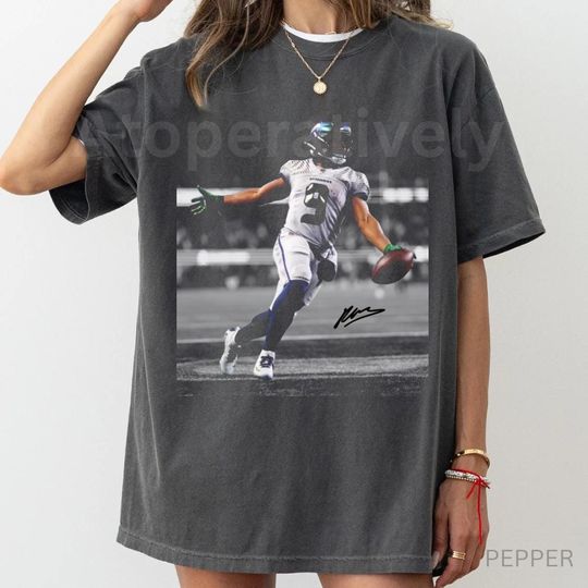 Discover Vintage 90s Kenneth Walker III Football Shirt Gift For Game Day Fan