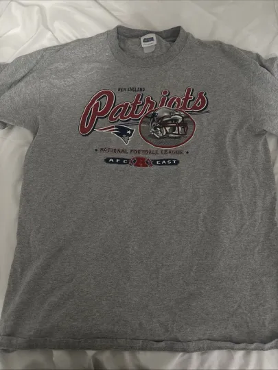 Discover Vintage New England Patriots Shirt Mens Black football Football Helmet Tee T-Shirt