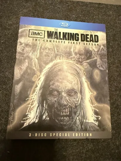 Discover The Walking D: The Complete First Season Blu-ray 2011 3-Disc Set Special Ed