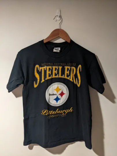 Discover Vintage 1998 Pittsburgh Steeler football Football Spell Out Black 14/16 T-Shirt