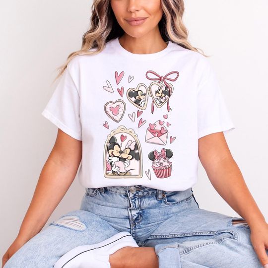 Discover Minnie Mickey Love Girlie T-shirt