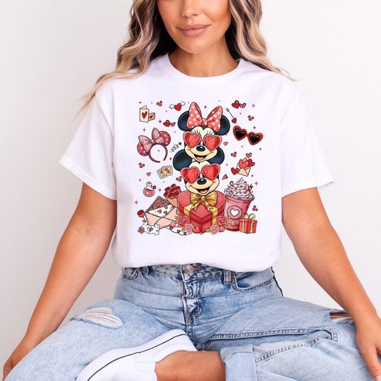 Discover Minnie Mickey Girlie Love Heart Glasses T-Shirt