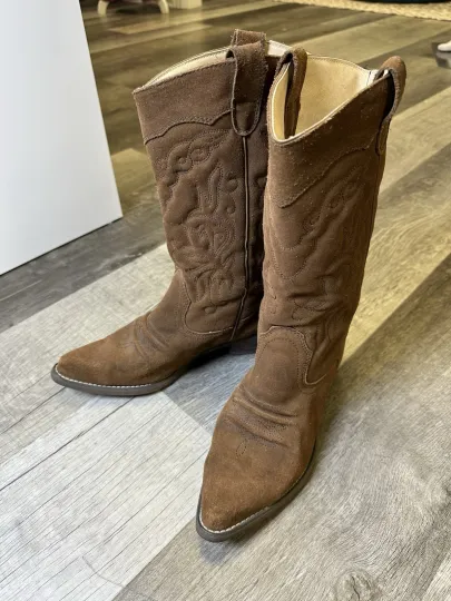 Discover ALDO Women’s Brown Suede Western Cowboy Boots – Size 39 (US 8/8.5)