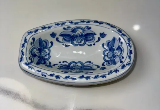 Discover Blue and White Delft Soap Dish / BathTub Shaped Ceramic Soap Holder
