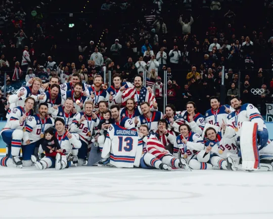 Discover US MENS HOCKEY OLYMPIC GOLD MEDAL 8X10 GLOSSY PHOTO USA TEAM PHOTO