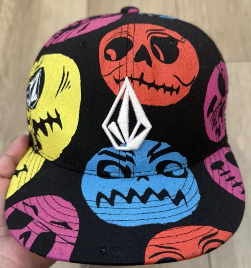 Discover Volcom Vintage AOP Black Fitted Hat Adult Size 7 3/8 Skater Grunge Y2K VTG Cap