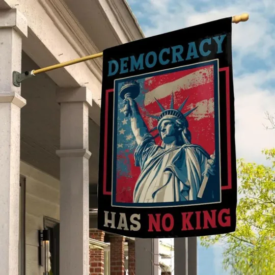 Discover Vintage Statue Of Liberty USA Flag Demoracy Has No King Resist Anti Fasism Flag