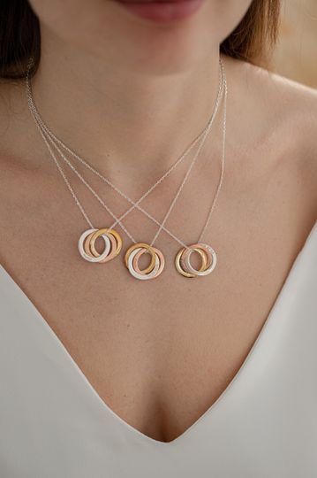 Interlocking Circle Necklace with Custom Family Name, Triple Ring Mother Pendant, Personalized Kids Name Jewelry for Mothers Day