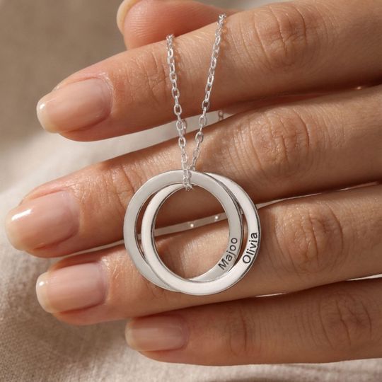 Interlocking Circle Necklace with Multiple Rings, Custom Family Name Pendant, Personalized Kids Name Jewelry, Gift for Mom Grandma