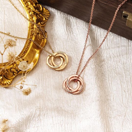 Discover Interlocking Circle Necklace with Multiple Rings, Custom Family Jewelry, Stacking Circle Name Necklace for Mom