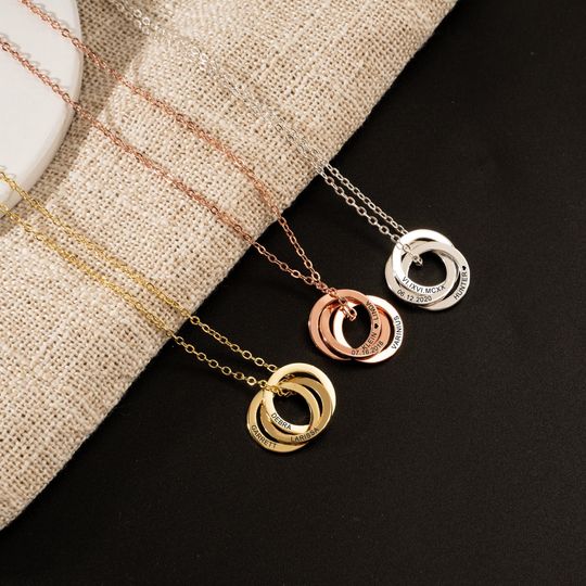 Family Name Necklace, Personalized Interlocking Circle Mom Jewelry, Linked Ring Kids Names Necklace