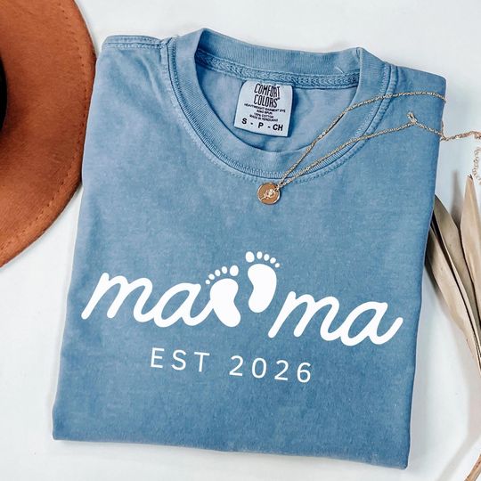 Discover New Mom Mama est 2026 Shirt, Baby Footprints Design, Personalized First Mother's Day Gift Tee