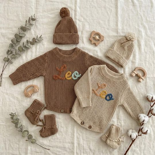 Discover Personalized Baby Romper Set with Hand Knit Name | Custom Newborn Coming Home Outfit | 4 Piece Baby Gift Set