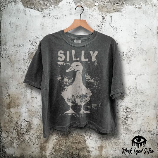 Discover Vintage Distressed Graphic T-Shirt - Women's Cropped Boxy Tee with Cute Goose Design