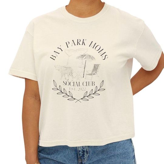 Discover Bay Park Moms Soociial Clubb Casual Women's Boxy Tee, Relaxed Fit Graphic T-Shirt, Summer Vibes Top, Perfect for Every Day