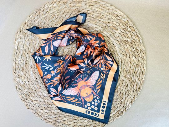 Discover Queen Bee Motive Scarf - Women's scarf - Holiday Gift Fashion Scarf Headband Bag Accessory Beauty Schawl Turban Scarf Gift for Her Bandana