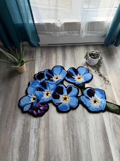 Discover Forget Me Not Floral Tufted Rug
