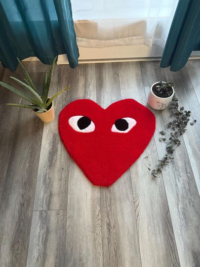Discover Tufted rug with "Comme des garcons" logo
