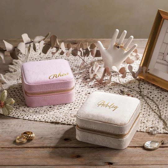 Bridesmaid Gifts,Custom Travel Jewelry Case,Mother's Day Gift,Maid of Honor Gift,Personalized Italian Velvet Jewelry Box, Bride Gift<W><VJB>