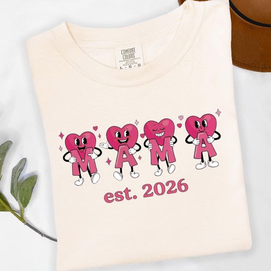 Discover Retro Mama Est 2026 Shirt, Vintage Heart Graphic Tee, Groovy Pregnancy Reveal Top