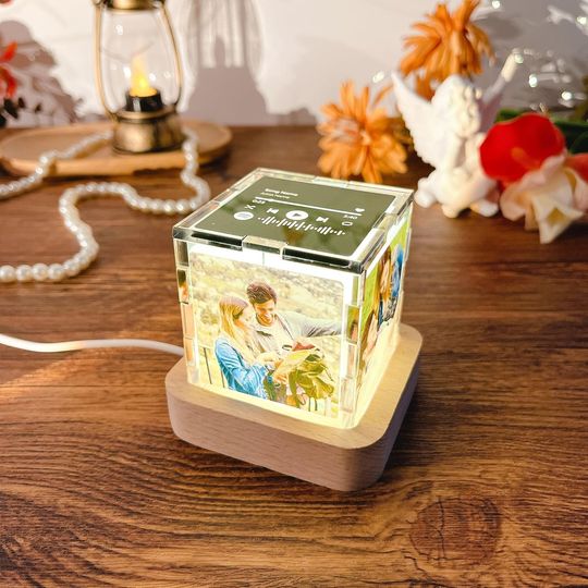 Personalized Photo Acrylic Cube Lamp - Custom Picture Name Frame Magic Cube LED Night Light Home Decor Mother's Day for Family Friends Couple