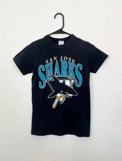 Discover Vintage 90s San Jose Sharks T-Shirt Black