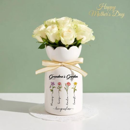 Personalized Grandma Garden Vase, Birth Flower Ceramic Vase, Custom Family Name Vase, Mothers Day Gift for Grandma, Birthday Gift