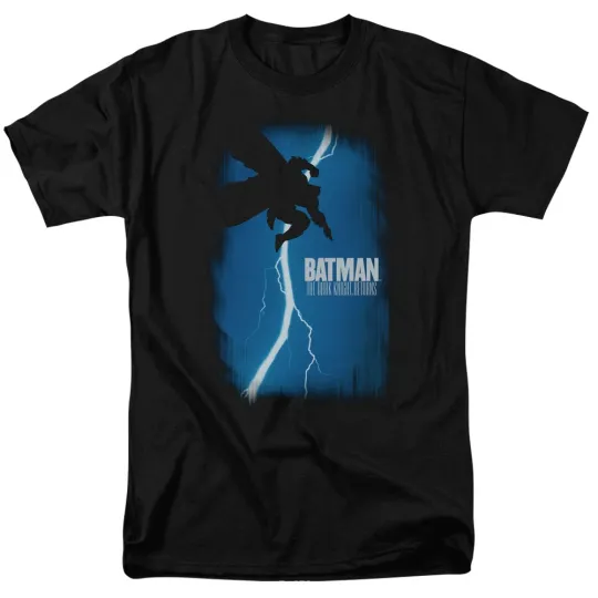 Discover Batman Dark Knight Returns Cover T-Shirt