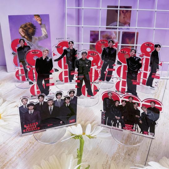 Kpop idol Arirang-themed acrylic standee, Netflix-inspired desktop decoration, fan gift, collectible item, Arirang-themed decoration.