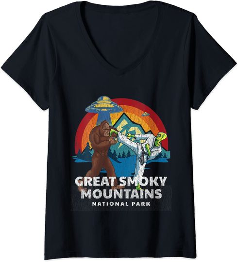 GREAT SMOKY MOUNTAINS NATIONAL PARK BIGFOOT ALIEN VINTAGE V-Neck T-Shirt