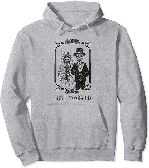 Halloween Skeletons Bride and Groom "Just Married" Funny Pullover Hoodie