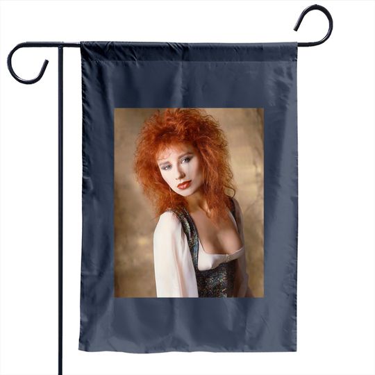 Discover Grunge Feminist Garbage Courtney Love Tori Amos Classic Garden Flags