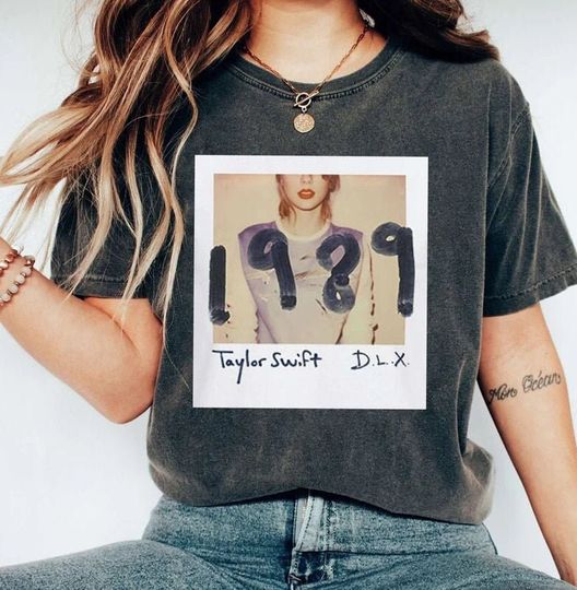 Discover Taylor 1989 taylo version T-shirt