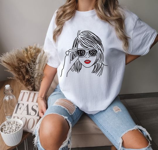 Discover Stylish Taylor Fan Apparel - Comfy T-shirt