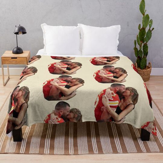 Discover Travis Kelce Kisses Taylor Throw Blanket