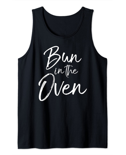 Discover Funny Pregnancy Quote for Pregnant Women Bun in the Oven Tank Top