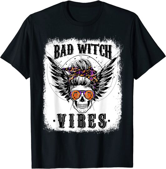 Discover Bad Witch Vibes Halloween Skull Leopard Messy Hair Bun Wings T-Shirt
