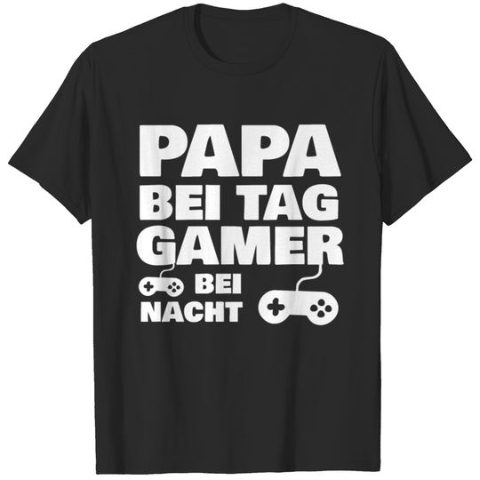 Papa bei Tag Gamer bei Nacht T-shirt